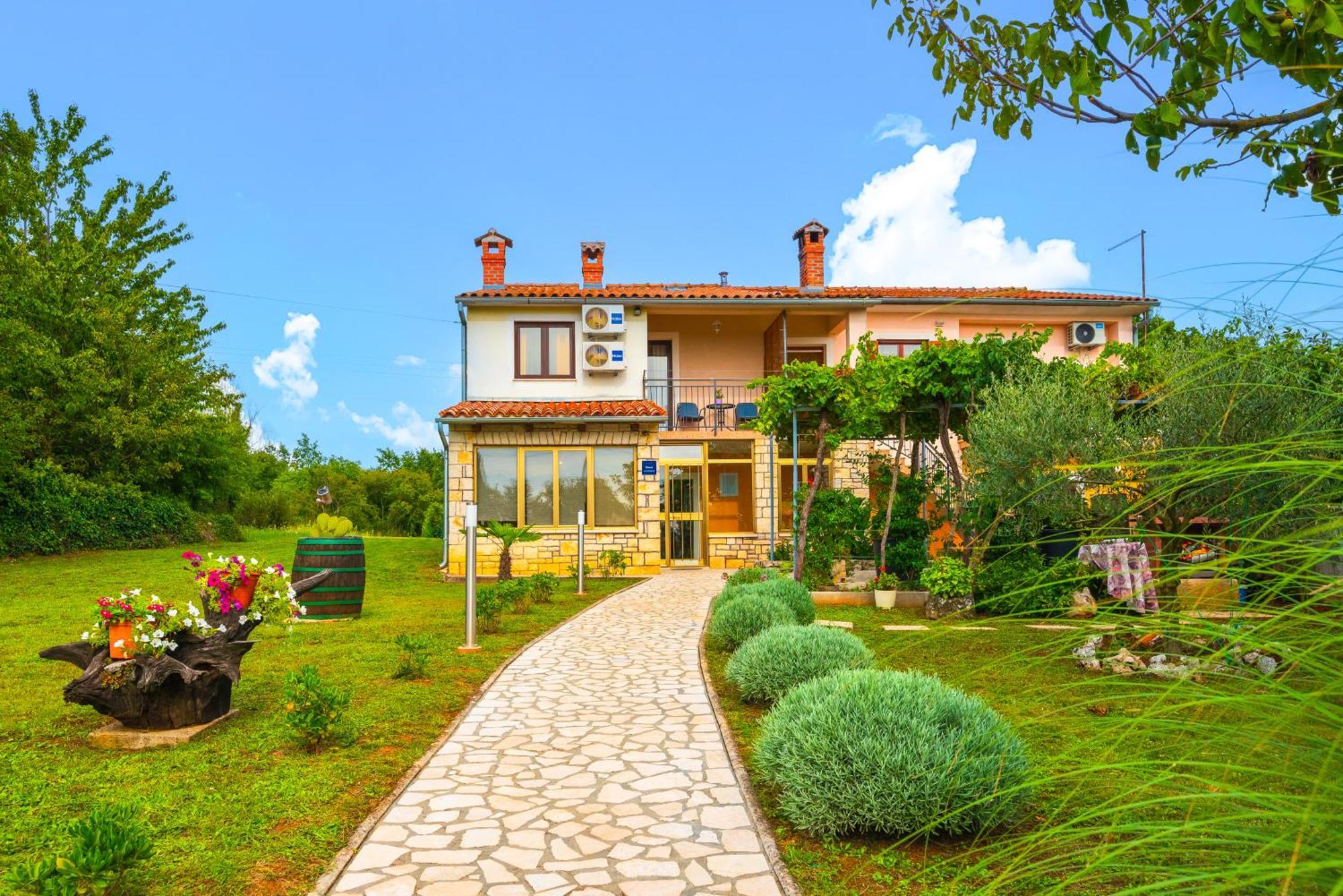Holiday Apartment Ariella Krizanici Екстер'єр фото